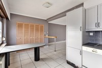 Te koop: handelsruimte + loods (215m²) en ruime woning. 17