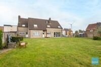 Zeer ruime villa met garage en grote tuin te Dendermonde. 35