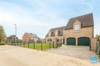 Zeer ruime villa met garage en grote tuin te Dendermonde. 2