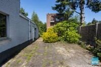 Zeer stevige woning op een mooi stuk grond van meer dan 14 are! 13