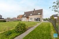 Zeer ruime villa met garage en grote tuin te Dendermonde. 34