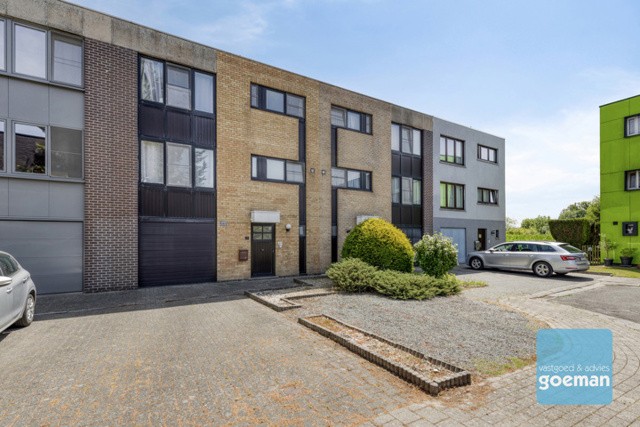 Rustig gelegen HOB met mooi uitzicht ! 2