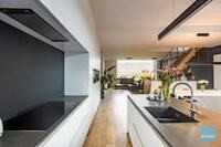 Perfect gelegen commerciële ruimte + prachtig appartement. 23