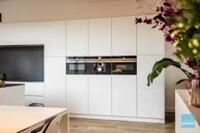 Perfect gelegen commerciële ruimte + prachtig appartement. 18