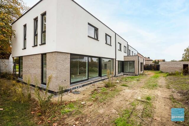 Nieuwbouwwoning half open met unieke ligging 2