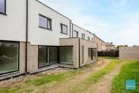 Nieuwbouwwoning half open met unieke ligging 15